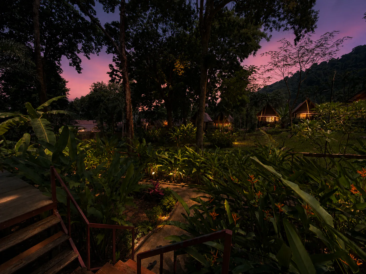 Warm evening atmosphere and tropical lighting at Vanara Retreat